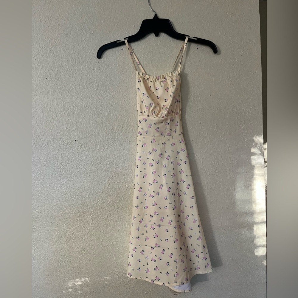 Yellow floral knee-length dress